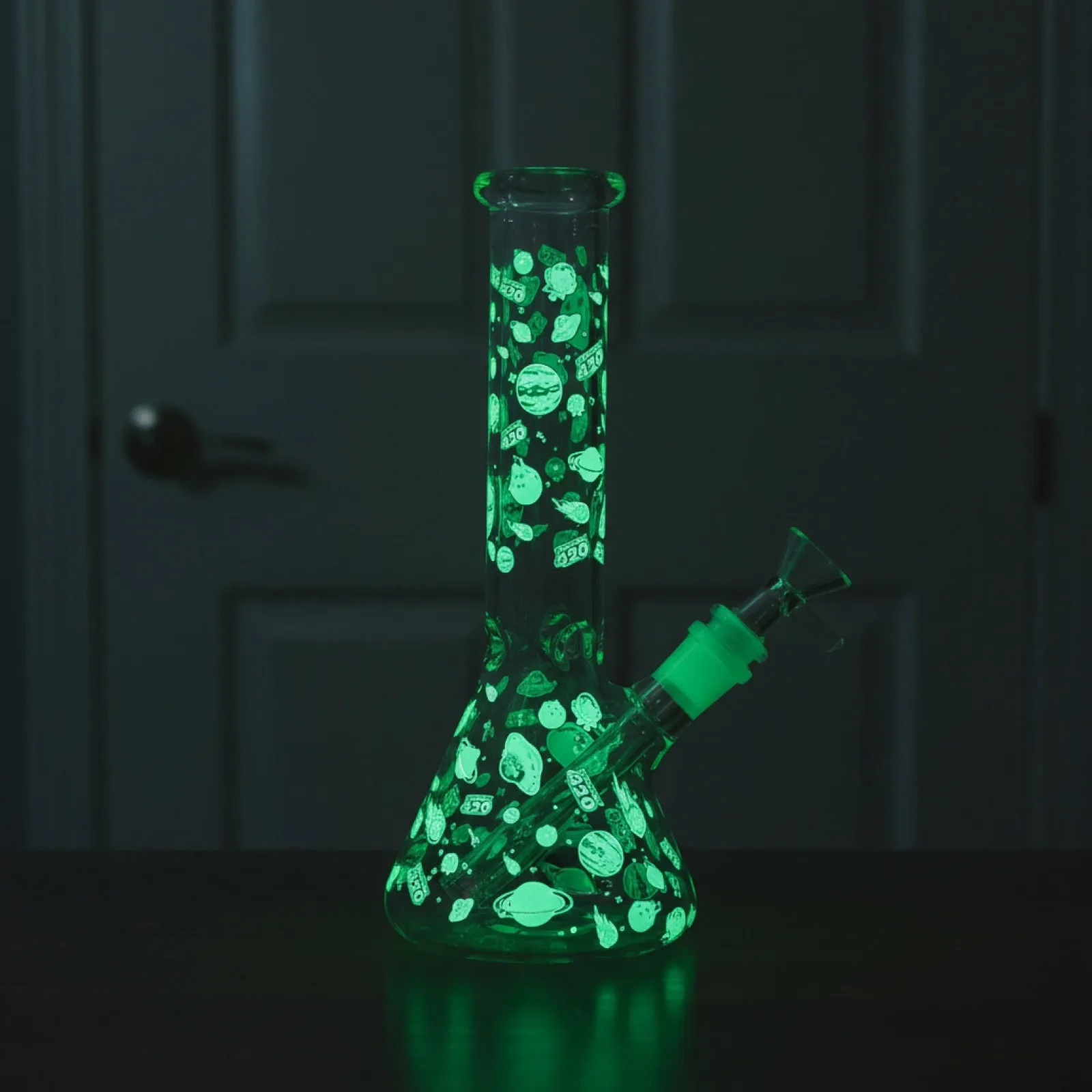 E420 Glow in the Dark Universe Bong - 10in - Image 2